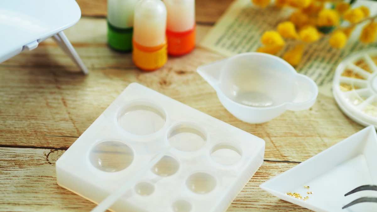 レジンでハンドメイド作品を作る時に必要なものは？おすすめの道具を紹介！