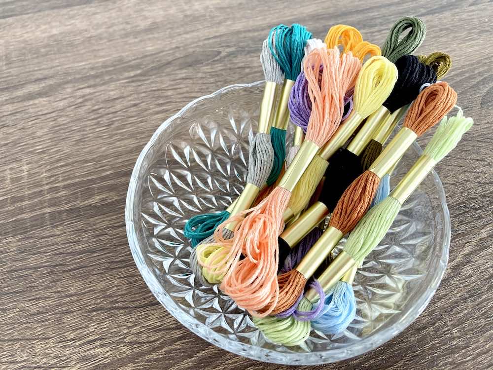余った刺繍糸の使い道は？おすすめの活用法やアクセサリーの作り方