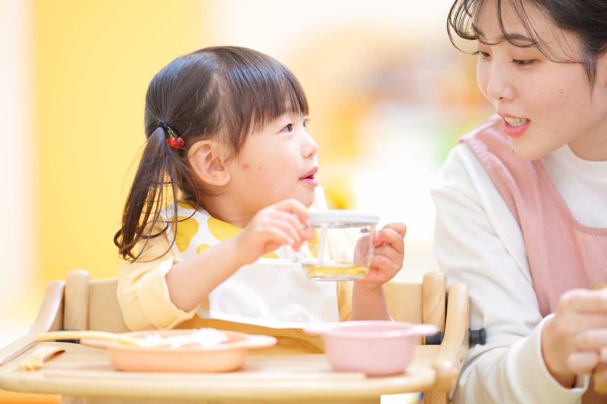 保育園での食育の取り組みとは？2〜5歳児の事例・計画・家庭との連携まで解説